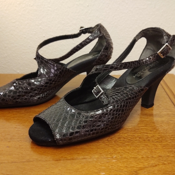 aerosoles pocketbook sandals